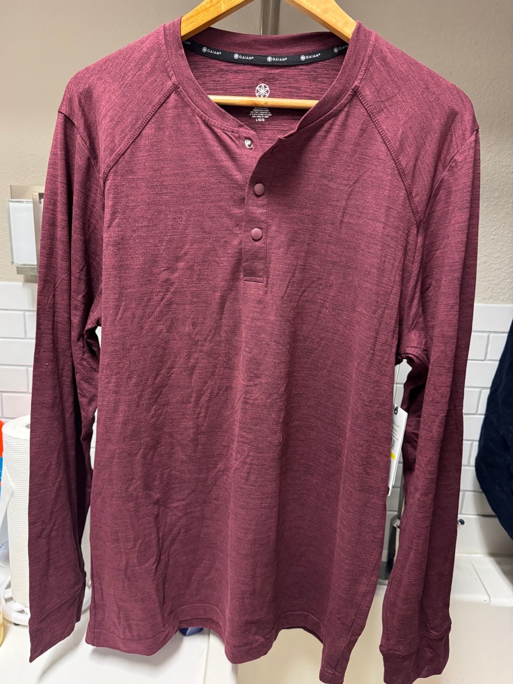 NWT Gaiam Commuter long-sleeve henley- size large